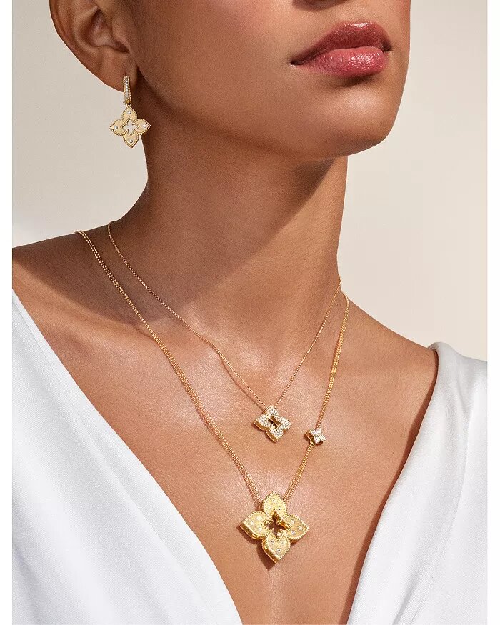 18K Yellow Gold Venetian Princess Diamond Flower Pendant Necklace