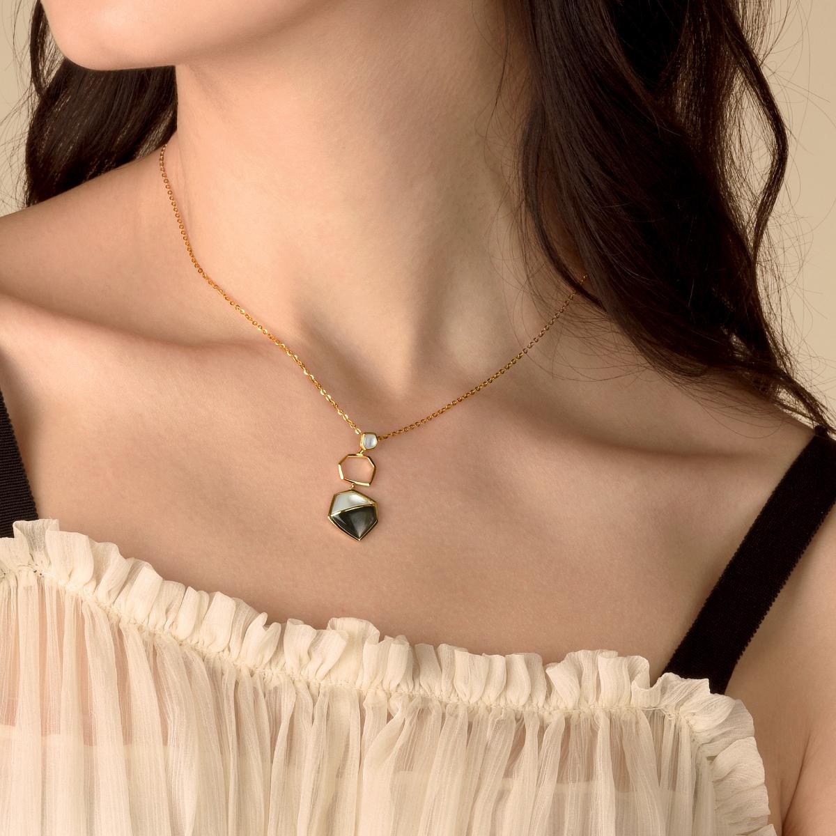 Harmony 18K Yellow Gold Mother of Pearl Pendant